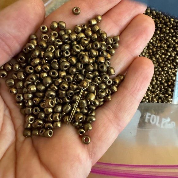 Mini vintage beads for crafts - Picture 3 of 3